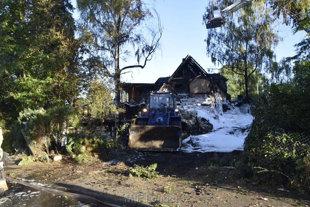 Grossfeuer Einfamilienhaus Siegburg Muehlengrabenstr P1179.JPG - Miklos Laubert